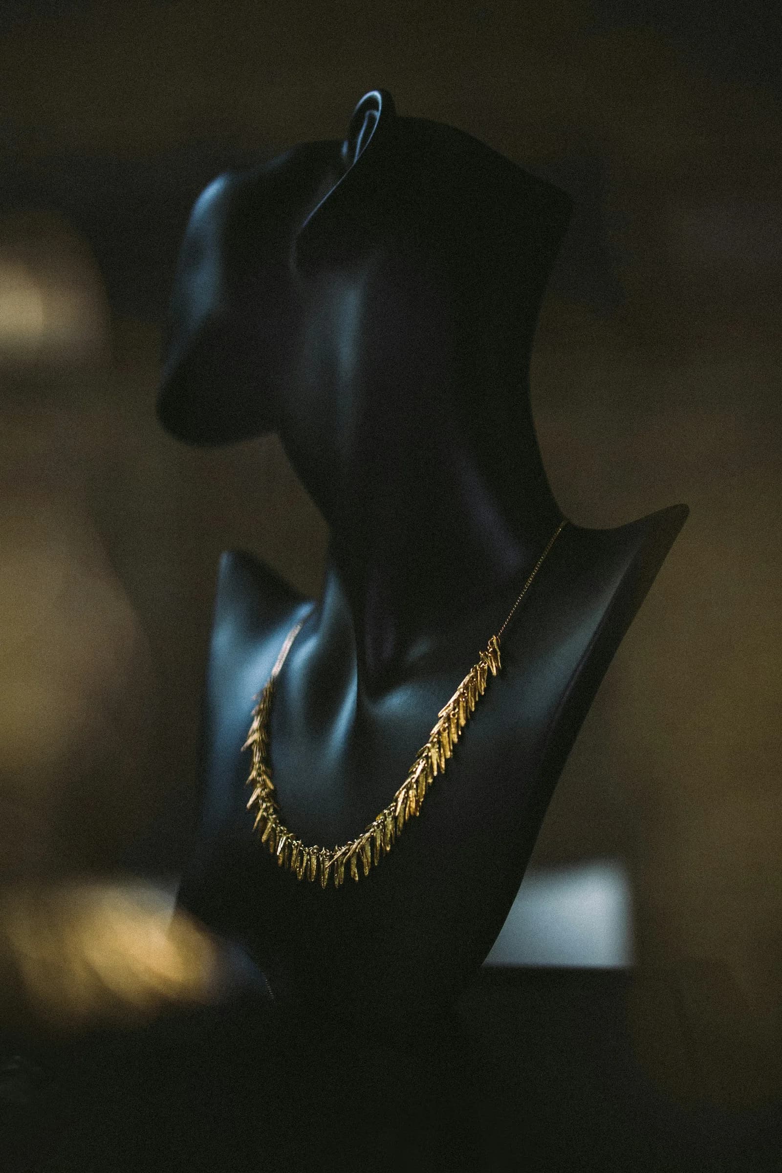 Antique Polki Diamond Mangalsutra - A black mannequin with a gold necklace on it