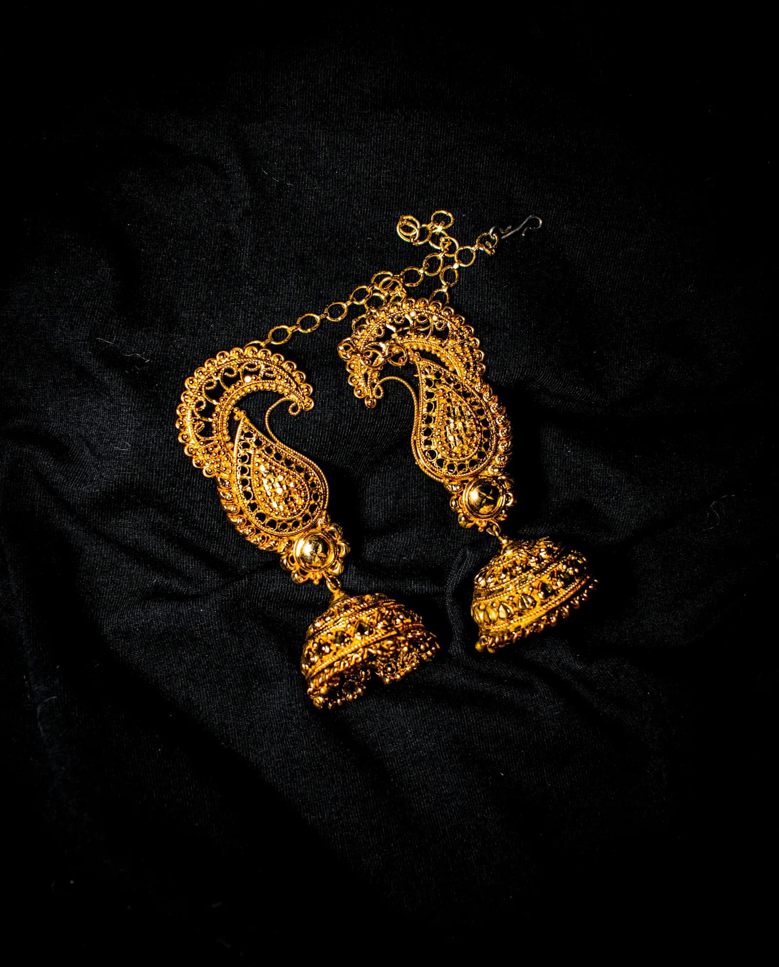 Filigree Rose Gold Necklace - A gold and black necklace